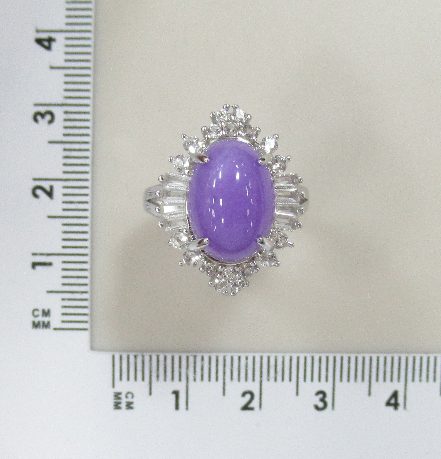 Серебряное кольцо с лавандовым жадеитом